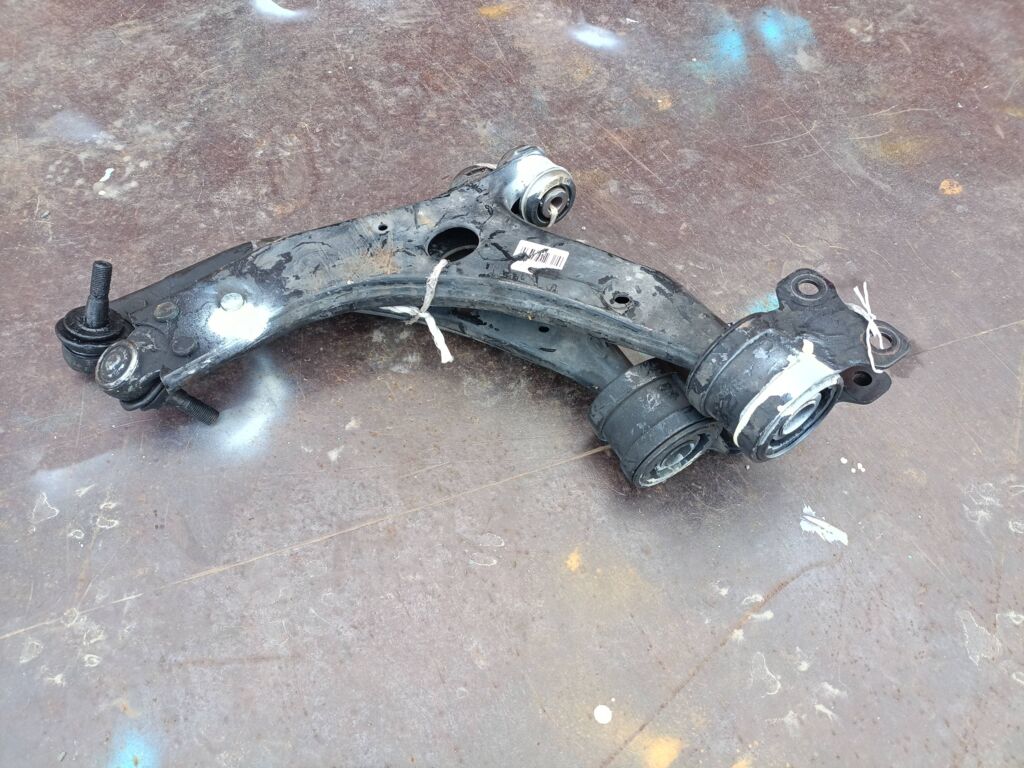 Рычаг на Volvo V50 MW B5244S 31277464  1234375  1254311  1305342  1309149  1309645  1328381  1328671  1332075  1348192  1355151  1362651  30714422  30730829  30748231  31212979  3M51-3A424-AB  3M51-3A424-AG  3M51-3A424-AH  3M51-3A424-AJ  4M51-3A424-AA  4M51-3A424-AB  4M51-3A424-AC  4M51-3A424-BA, Переднее расположение