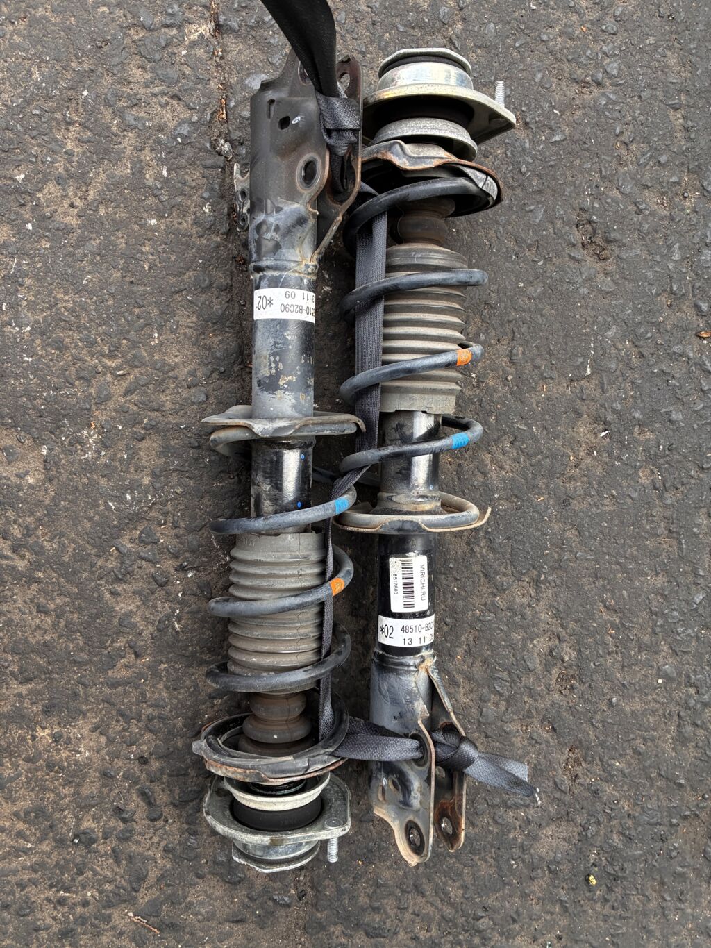 Стойка амортизатора на Toyota Pixis Epoch LA300A KF-VE, Переднее расположение