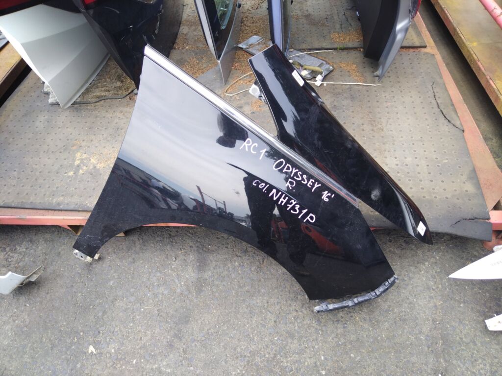 Крыло переднее на Honda Odyssey RC1, Правое расположение