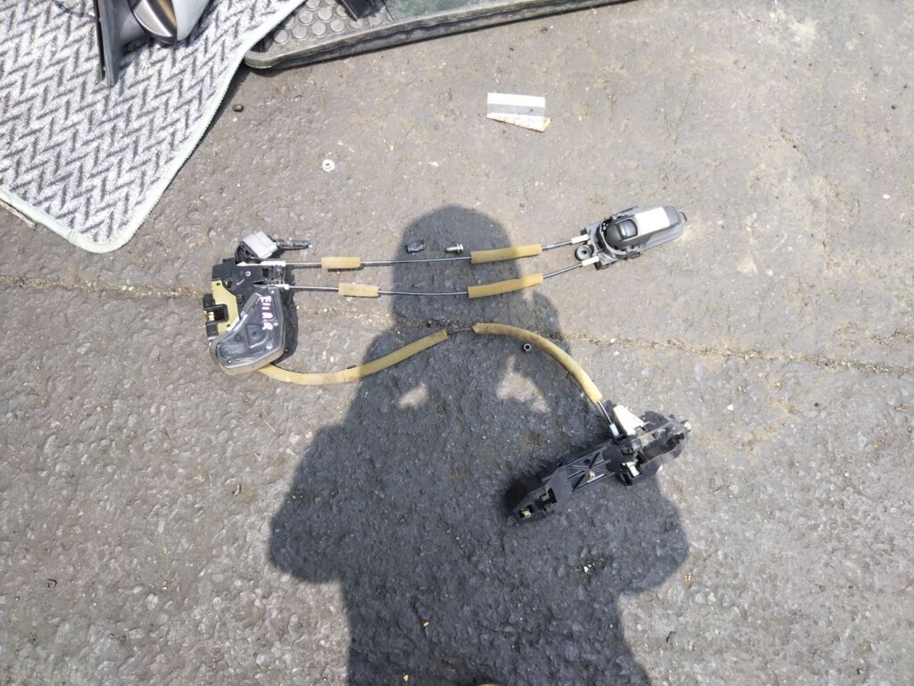 Замок двери на Nissan Note E11, Заднее Правое расположение