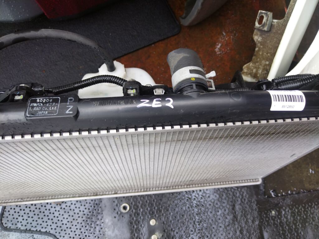 Радиатор ДВС на Honda Insight ZE2 LDA