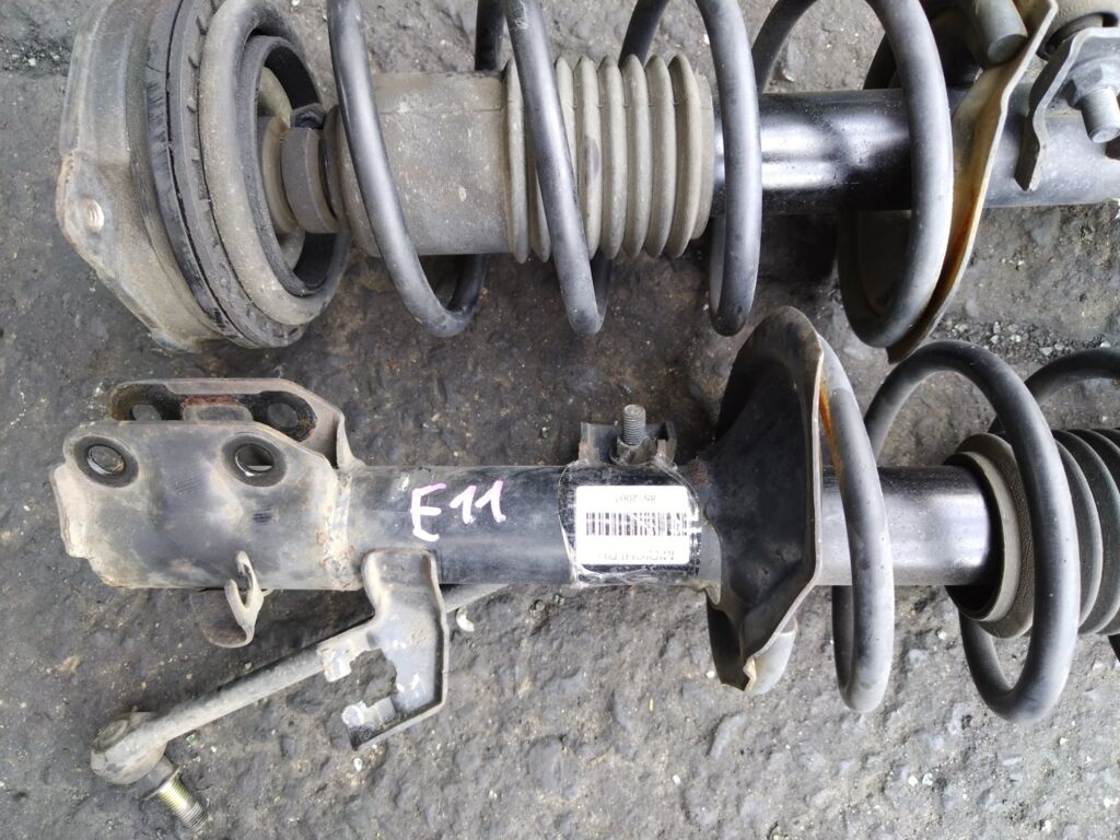 Стойка амортизатора на Nissan Note E11 HR15DE, Переднее расположение