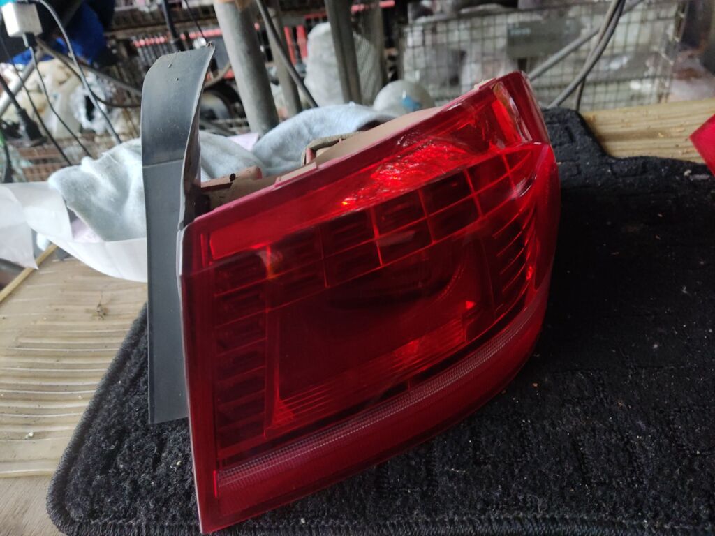 Стоп на Volkswagen Passat 3C 3AE945208B  3AE945310, Правое расположение