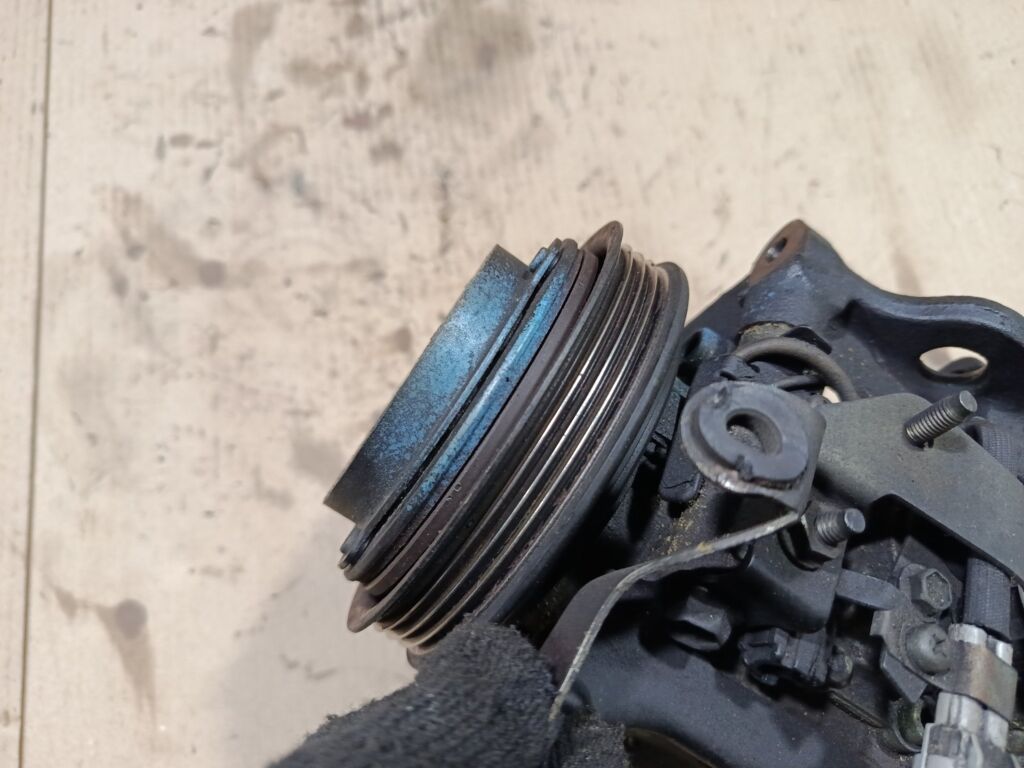 Компрессор кондиционера на Subaru Legacy Wagon BH5 EJ206 Фото 8