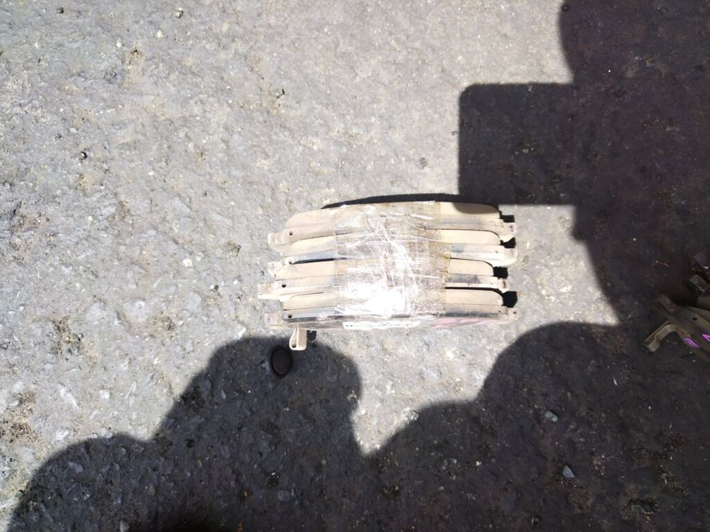 Тормозные колодки на Honda Fit Hybrid GP1 LDA, Переднее расположение