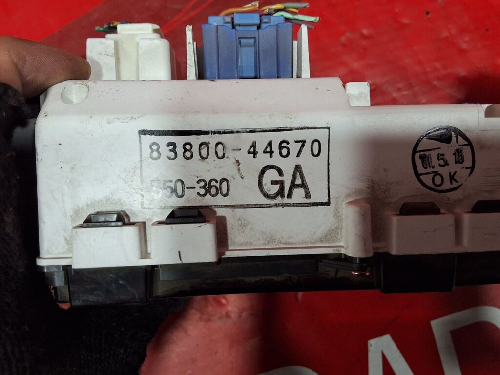 Спидометр на Toyota Gaia ACM10G 1AZ-FSE 83800-44670