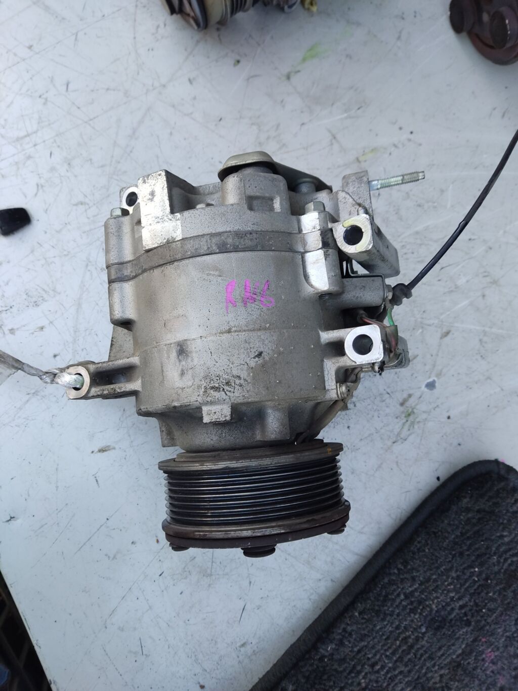 Компрессор кондиционера на Honda Stream RN6 R18A
