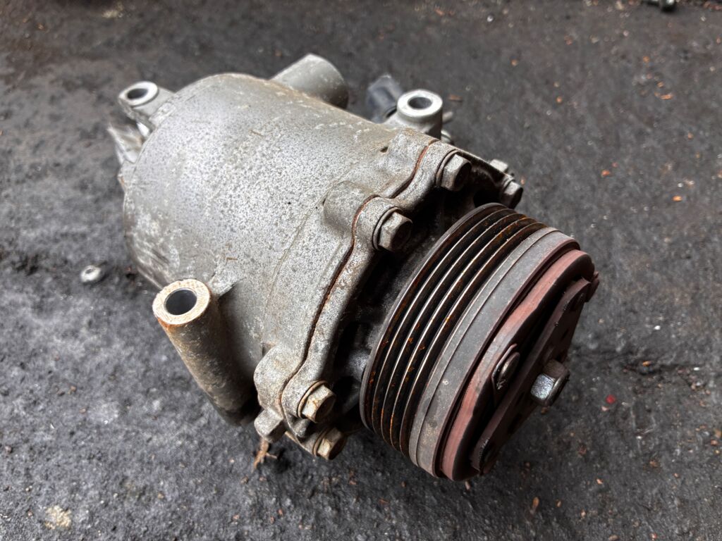 Компрессор кондиционера на Mitsubishi Colt Z21A 4A90 7813A138