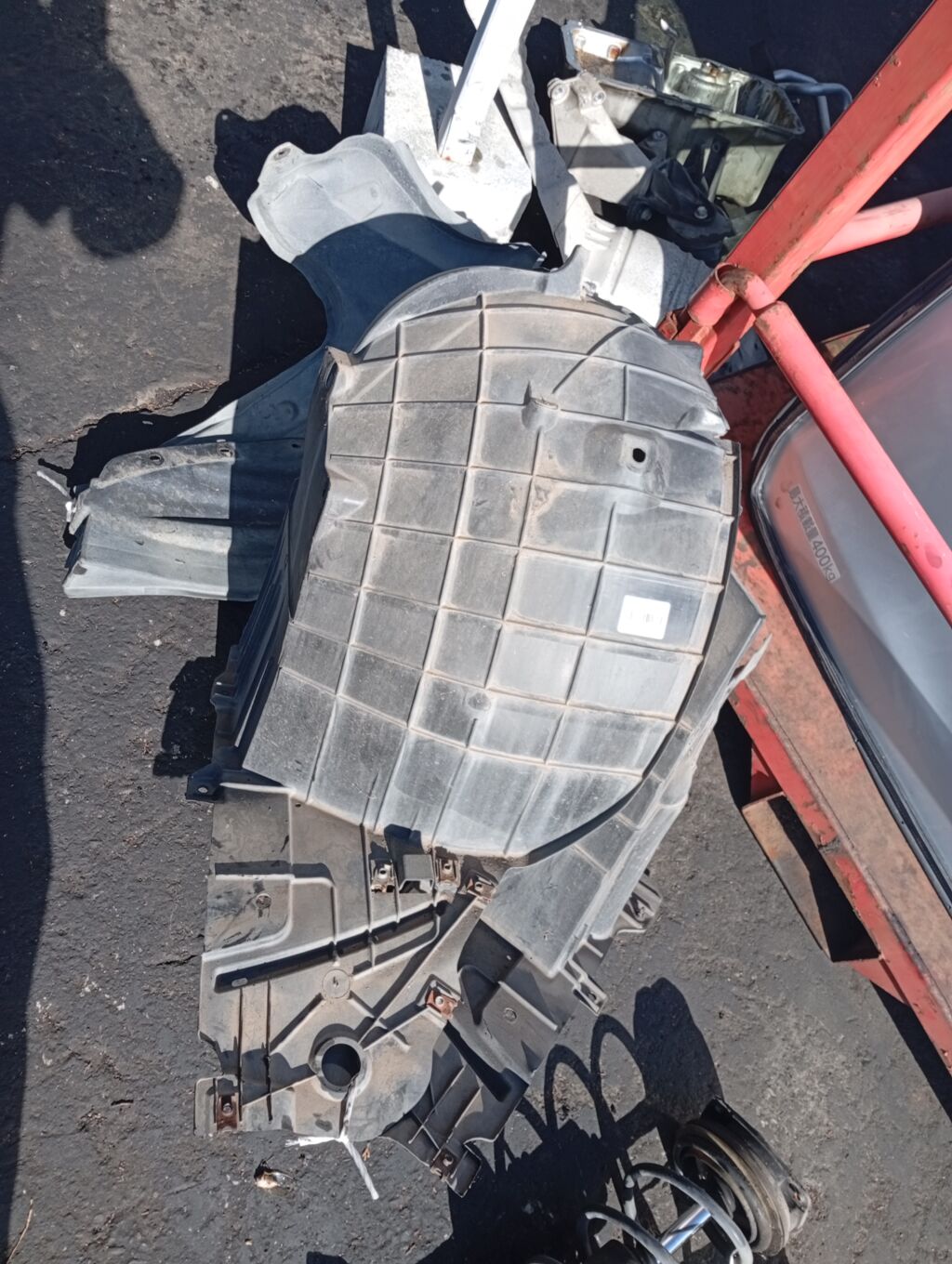 Подкрылок на Nissan Note E11 HR15DE 63843-1U600  63842-1U600, Переднее расположение