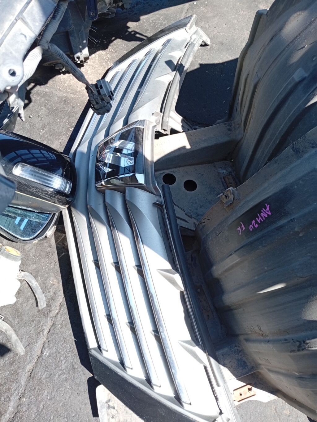 Решетка радиатора на Toyota Alphard ANH20W 53101-58120  75301-58060