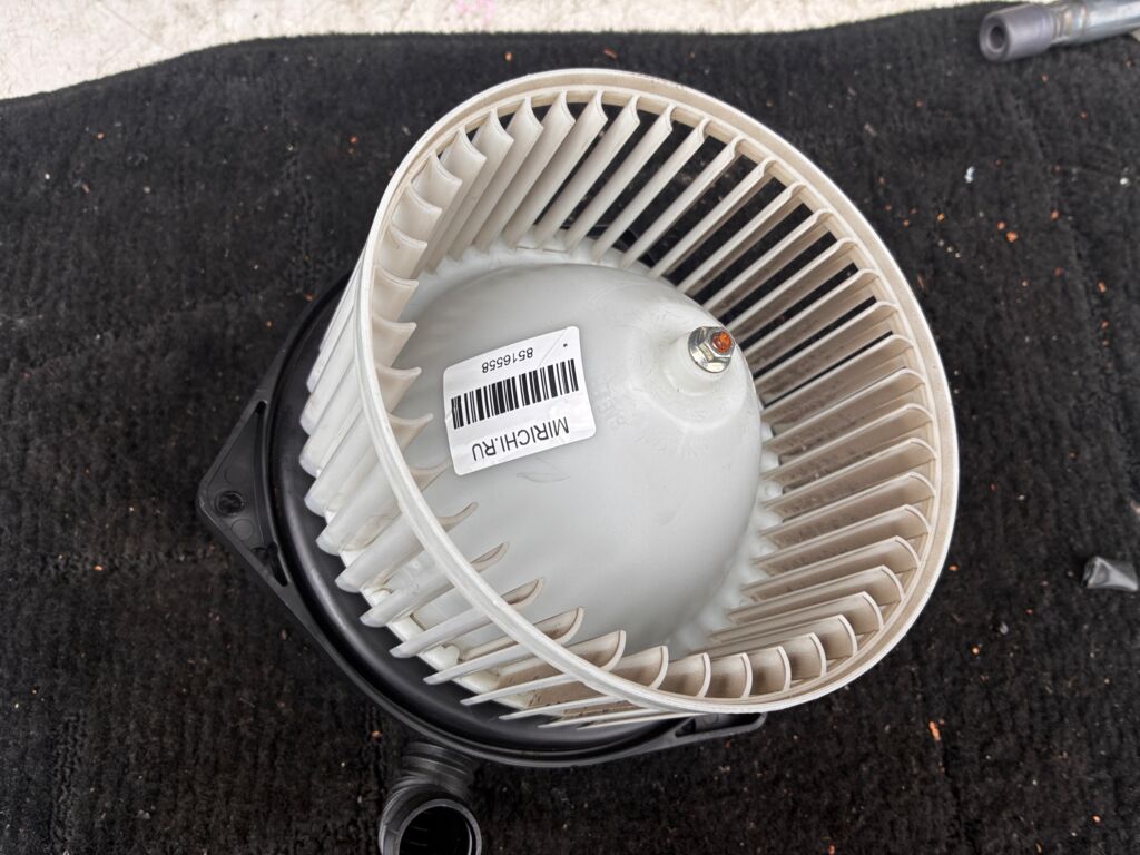 Мотор печки на Honda Stepwgn RK1