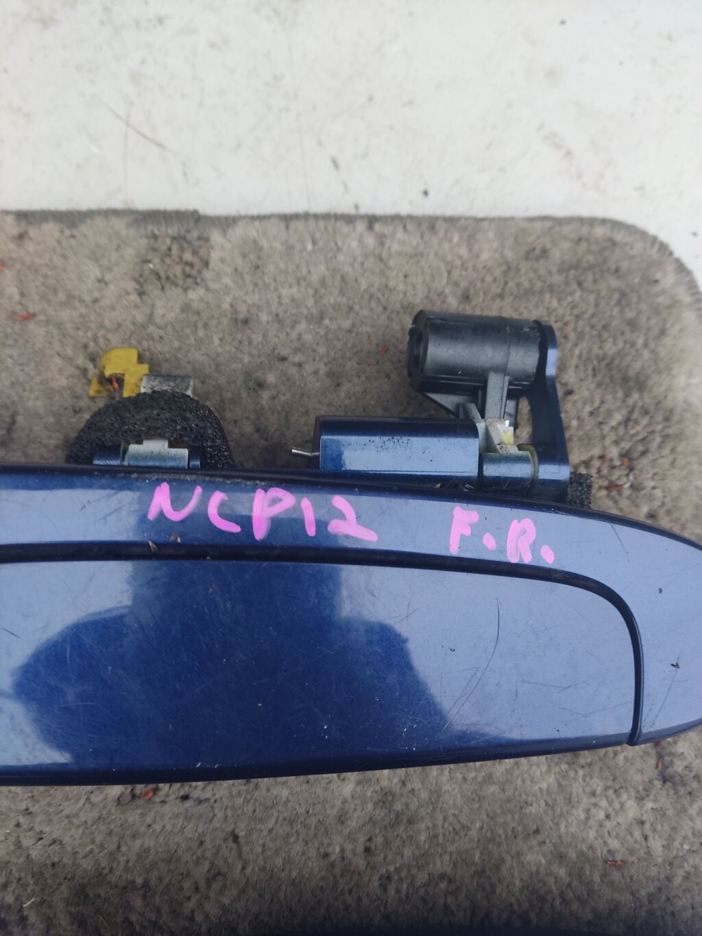 Ручка двери на Toyota Platz NCP12