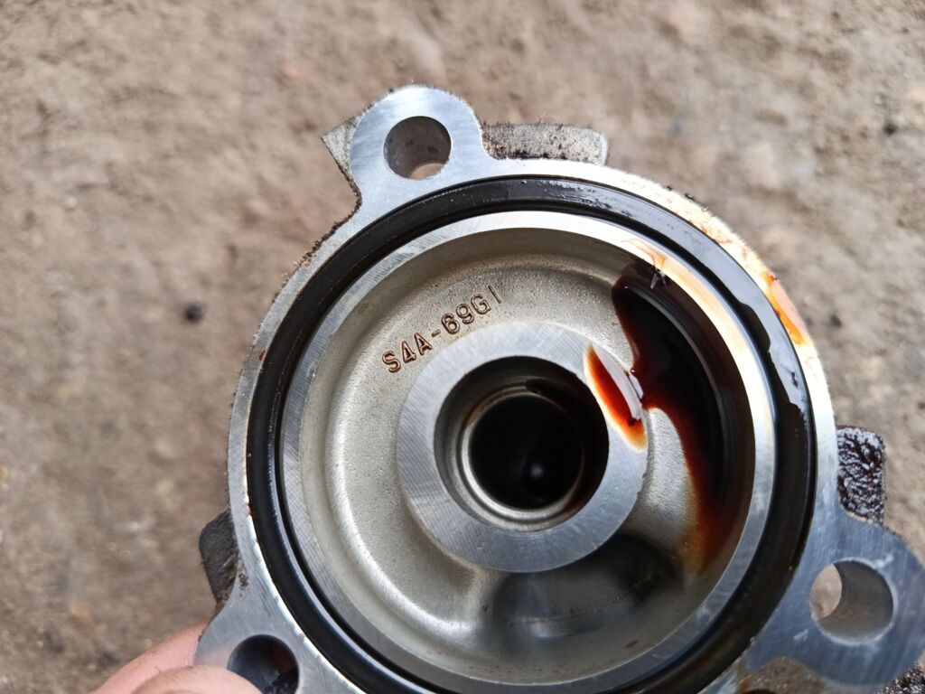 Фильтр масляный на Suzuki Sx4 YA11S M15A 16510-60B01  16510-61A00  16510-61A01  16510-61A02  16510-61A20  16510-61A21  16510-61A30  16510-61AR0  16510-83000  1A50-23-802  C-1403  C-1404  C-931  C-933  OC-17070  T-500  T-502