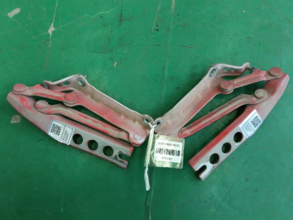 Крепление капота на Skoda Fabia 5J 5JD823301  5JD823302