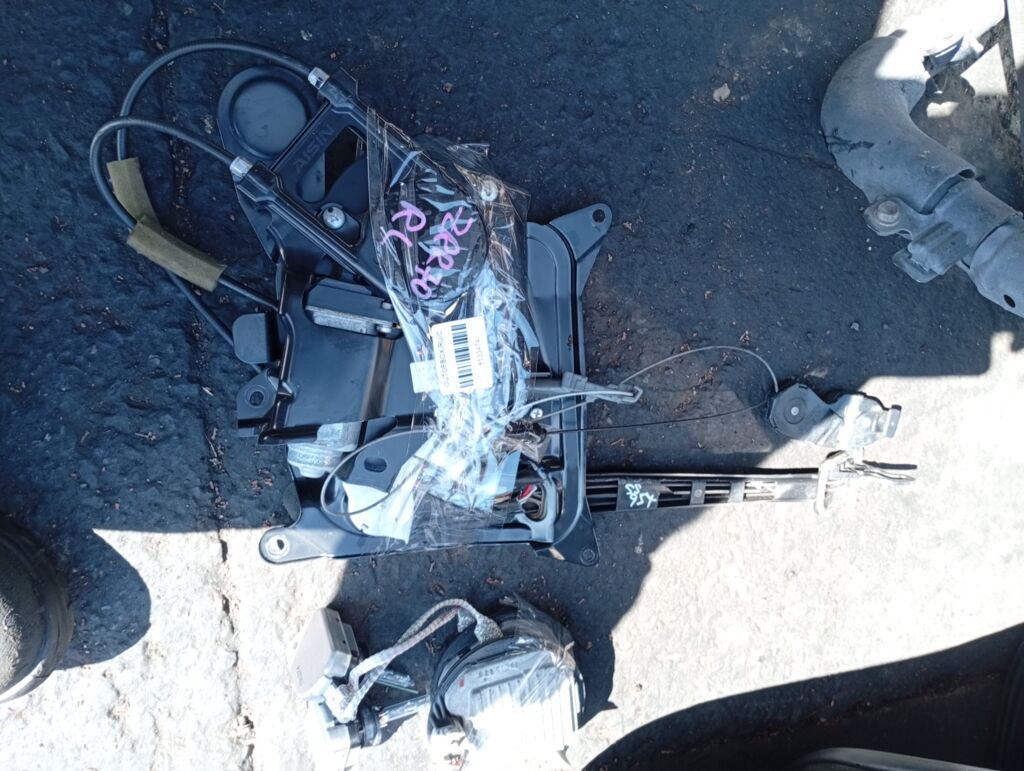 Доводчик двери на Toyota Voxy ZRR70G, Заднее Левое расположение