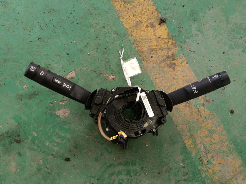 Переключатель поворотов на Chevrolet Cruze J300 13500692  25947772  13243595