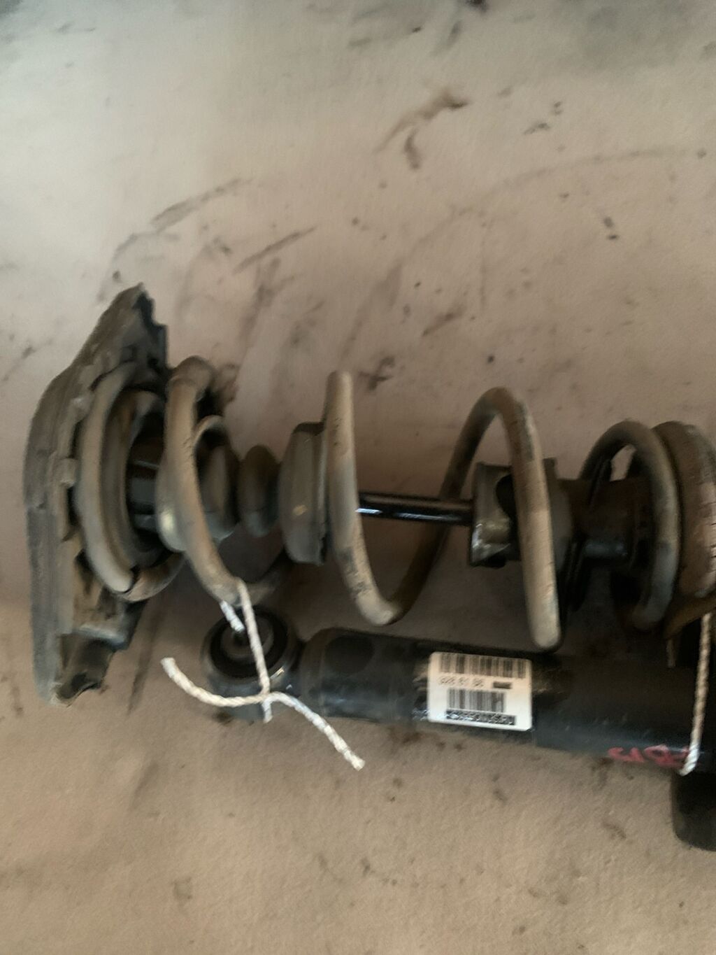 Стойка амортизатора на Nissan Sunny FB15 QG15DE 341279  56210 4M400  56210 4M405  56210 4M425  56210 4M426  56210 4M427  56210 4Z000  56210 4Z005  56210 4Z025  56210 4Z027  56210 4Z600  56210 4Z625  56210 5M400  56210 5M425  56210 8M400  56210 8M600  CR-049-1790  CR-049R-B15  CR8821  SJ-049-1790  SST0040  ST-049-1790  ST-049R-B15, Заднее расположение