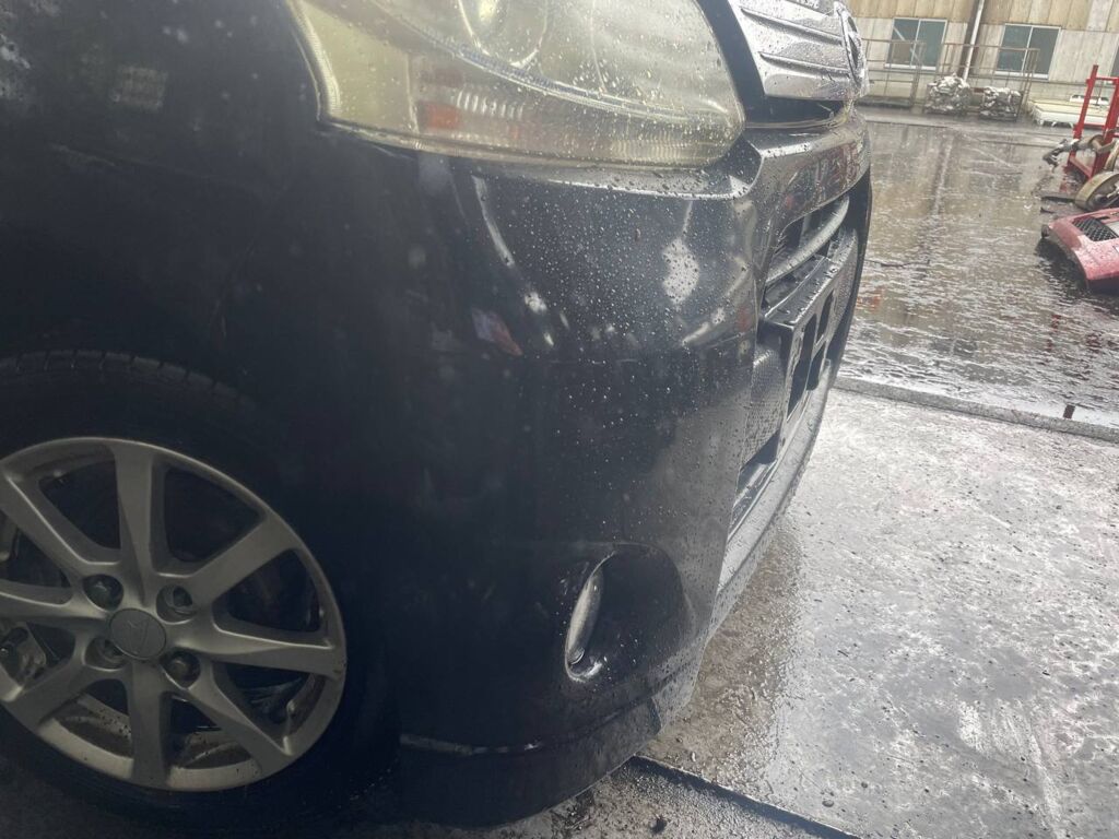 Бампер на Daihatsu Move LA100S P9924 52119-B2A10, Переднее расположение