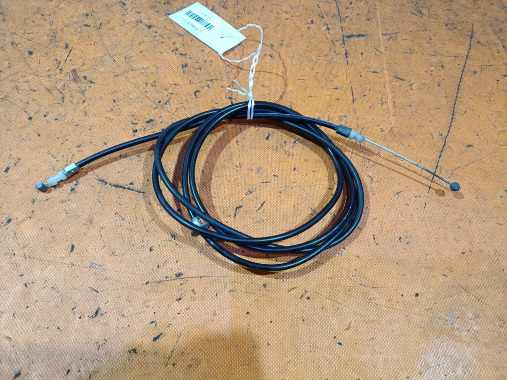 Тросик капота на Toyota Chaser GX100 53630-22230