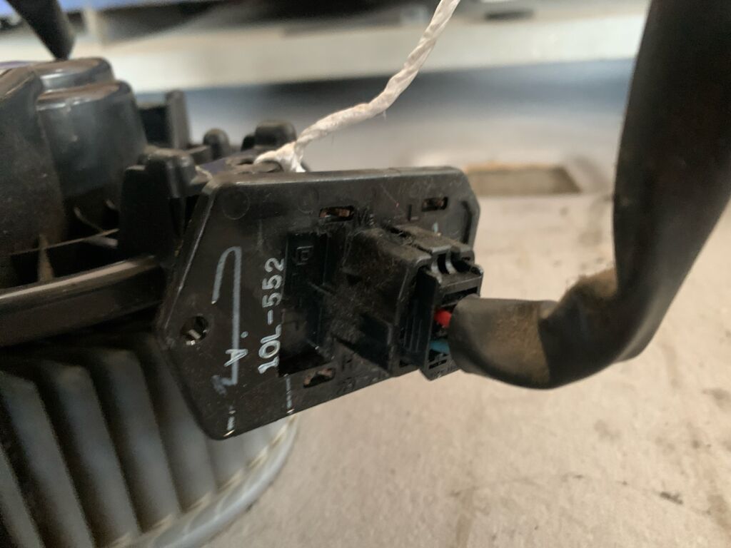 Мотор печки на Toyota Lite Ace S402M