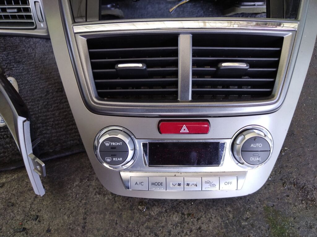 Блок управления климатконтроля на Subaru Exiga YA9 EJ25 72311-YC020