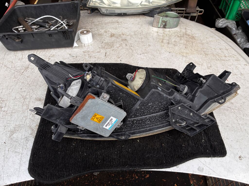 Фара на Mitsubishi Grandis NA4W 100-87649, Левое расположение