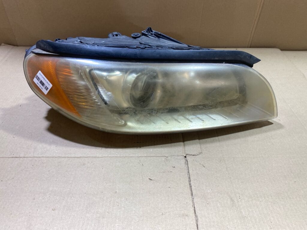 Фара на Volvo V70 BW 31214171, Правое расположение