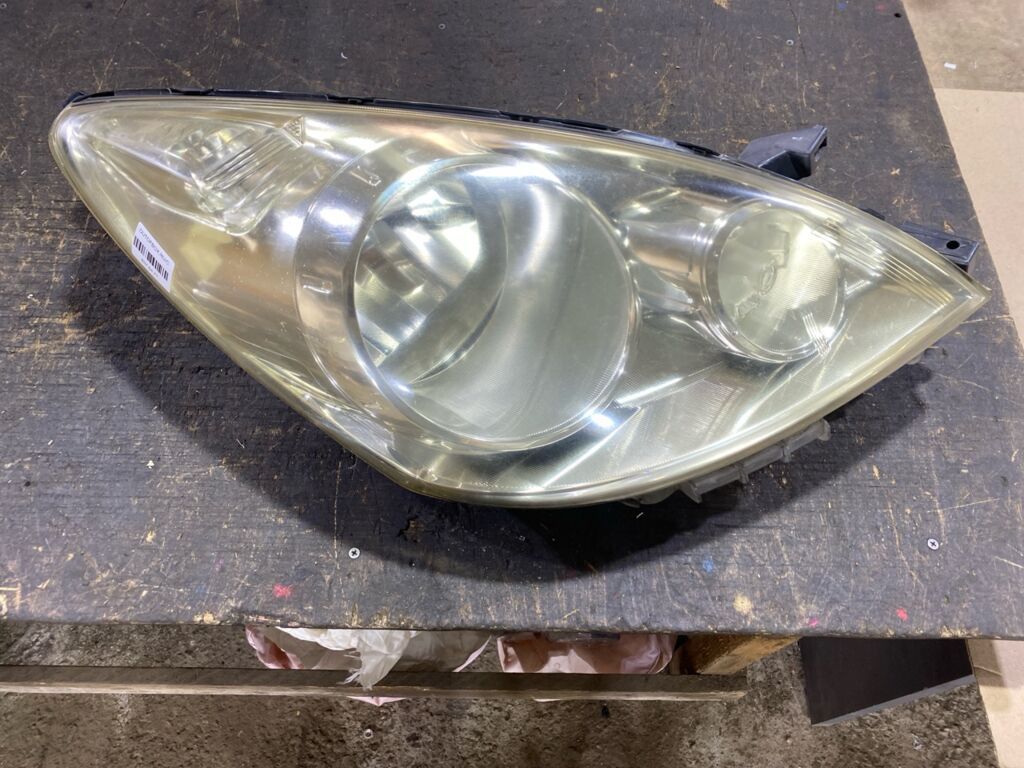 Фара на Nissan Note E11 H005, Правое расположение