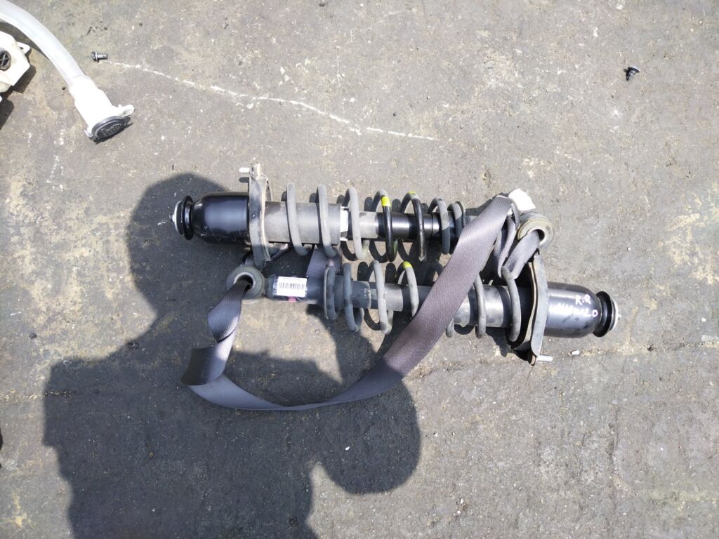 Стойка амортизатора на Toyota Prius NHW20 1NZ-FXE 341363  48530-47040  48530-47041  48530-47061  48530-49395  48530-49735  48530-49745  CR-049R-NHW20  SJ-049R-NHW20  ST-049R-NHW20, Заднее расположение