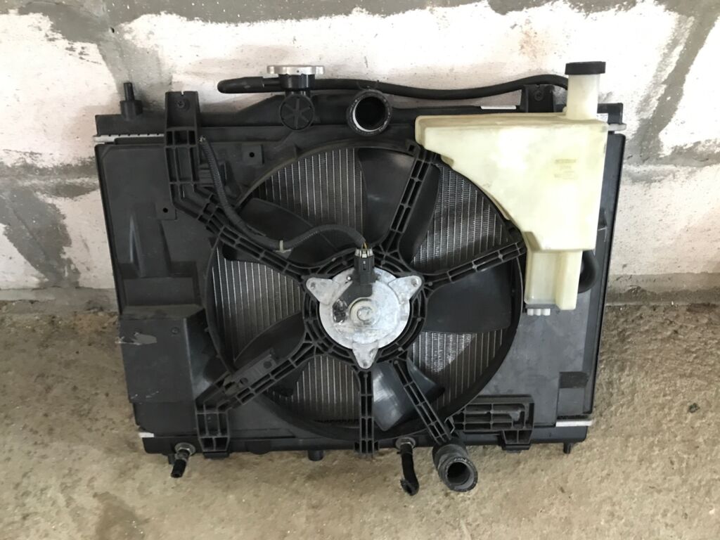 Радиатор ДВС на Nissan Wingroad JY12 MR18DE Фото 2