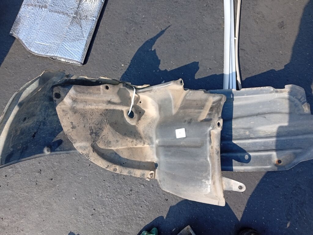 Подкрылок на Toyota Mark II GX90 1G-FE 53876-22020  53876-22070, Переднее Левое расположение