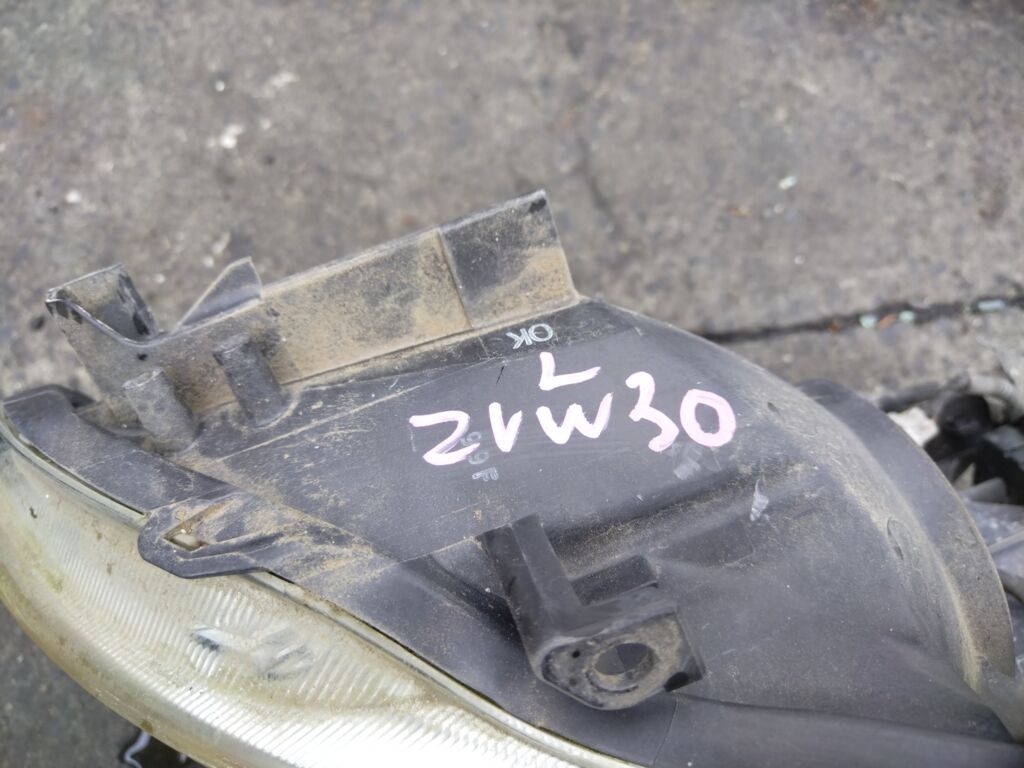 Фара на Toyota Prius ZVW30 47-29 212-11P6-LDEM7 L, Левое расположение