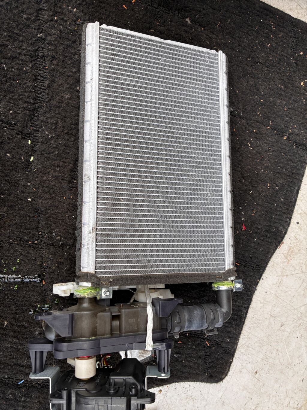 Радиатор печки на Mitsubishi Grandis NA4W 4G69