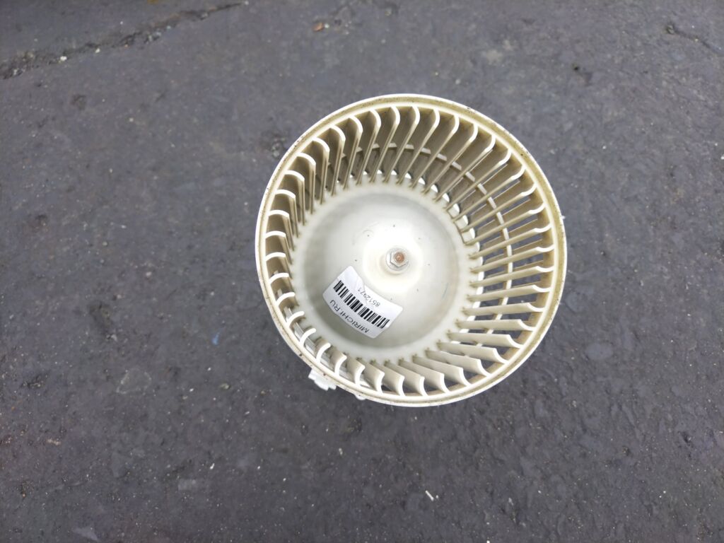 Мотор печки на Nissan Note E12