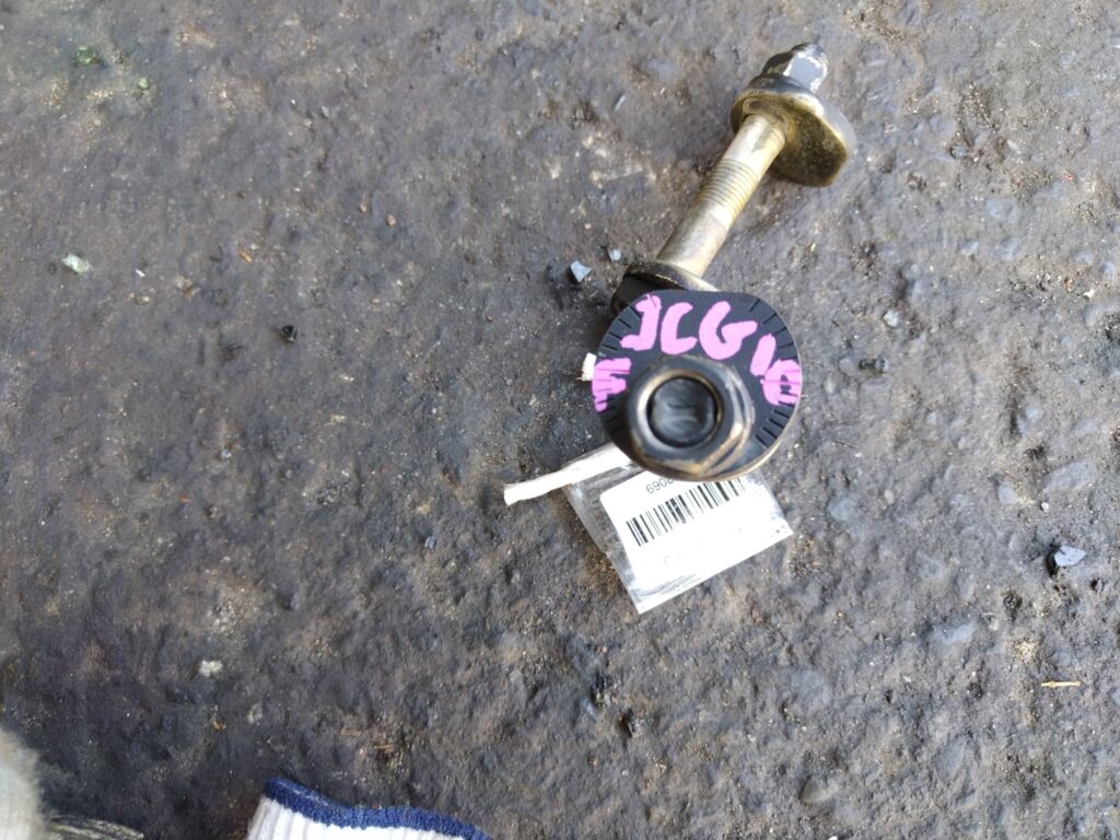 Болт эксцентриковый на Toyota Brevis JCG10 1JZ-FSE 48190-30070, Переднее расположение