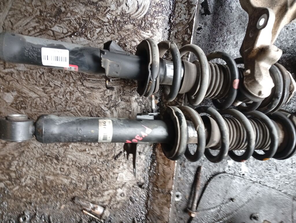 Стойка амортизатора на Nissan Skyline PV36 VQ35HR, Переднее расположение