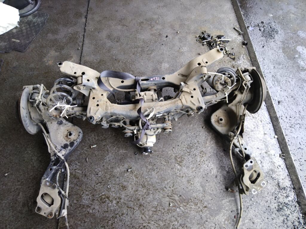 Балка подвески на Nissan X-Trail NT31 MR20DE, Заднее расположение