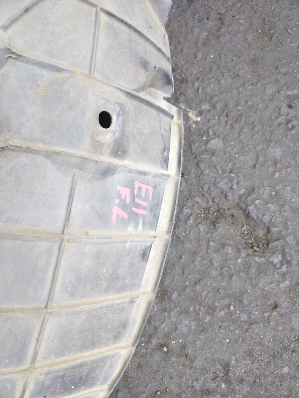 Подкрылок на Nissan Note E11 HR15DE 63843-1U600  212629  2711FL-1B  2711FL1  2711FL1T  63841-9U20A  63841-9U20B  63843-9U000  915.NS11115L  974591  DS11174AL  IK-1217  ST-DTE1-016L-2, Переднее Левое расположение