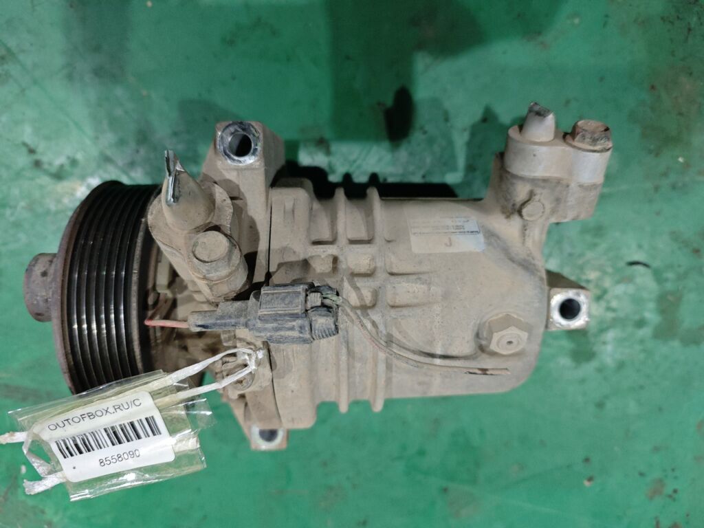 Компрессор кондиционера на Nissan Tiida C11 HR16DE 92600-CJ73A
