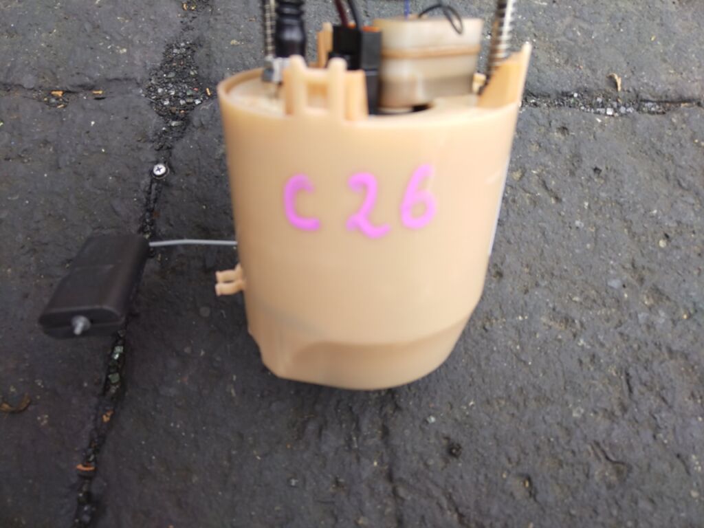 Бензонасос на Nissan Serena C26 MR20DD 17040-1VA0A