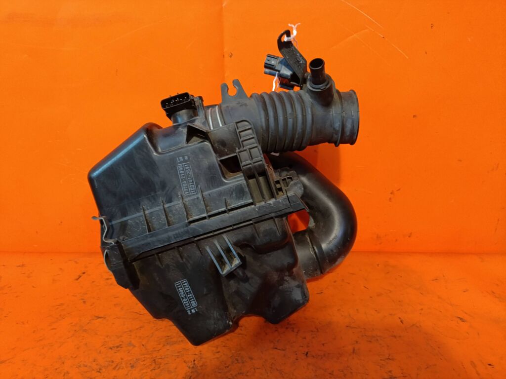 Корпус воздушного фильтра на Toyota Ractis NCP120 1NZ-FE 17700-21120