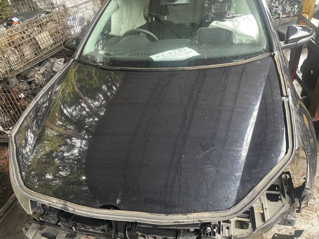 Капот на Volkswagen Golf 1K