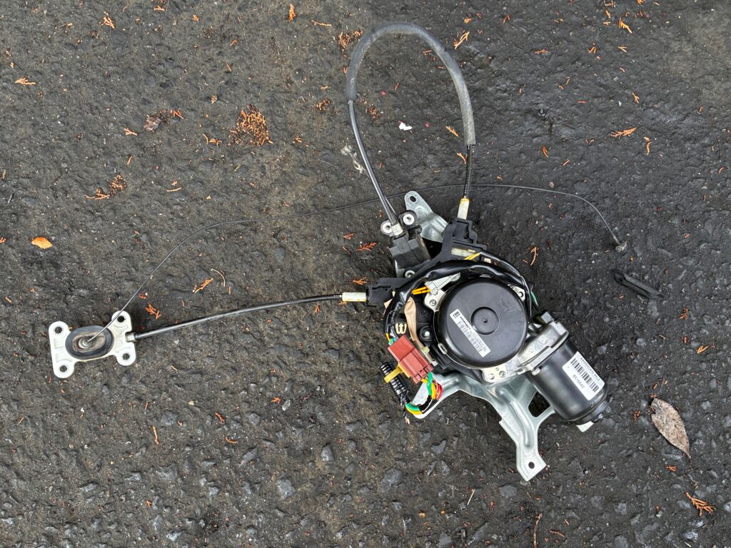 Доводчик двери на Honda Stepwgn RG1, Заднее Правое расположение