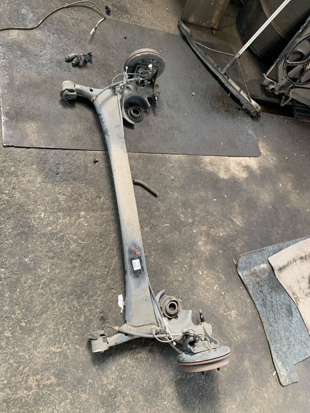 Балка подвески на Toyota Vitz SCP10 1SZ-FE, Заднее расположение