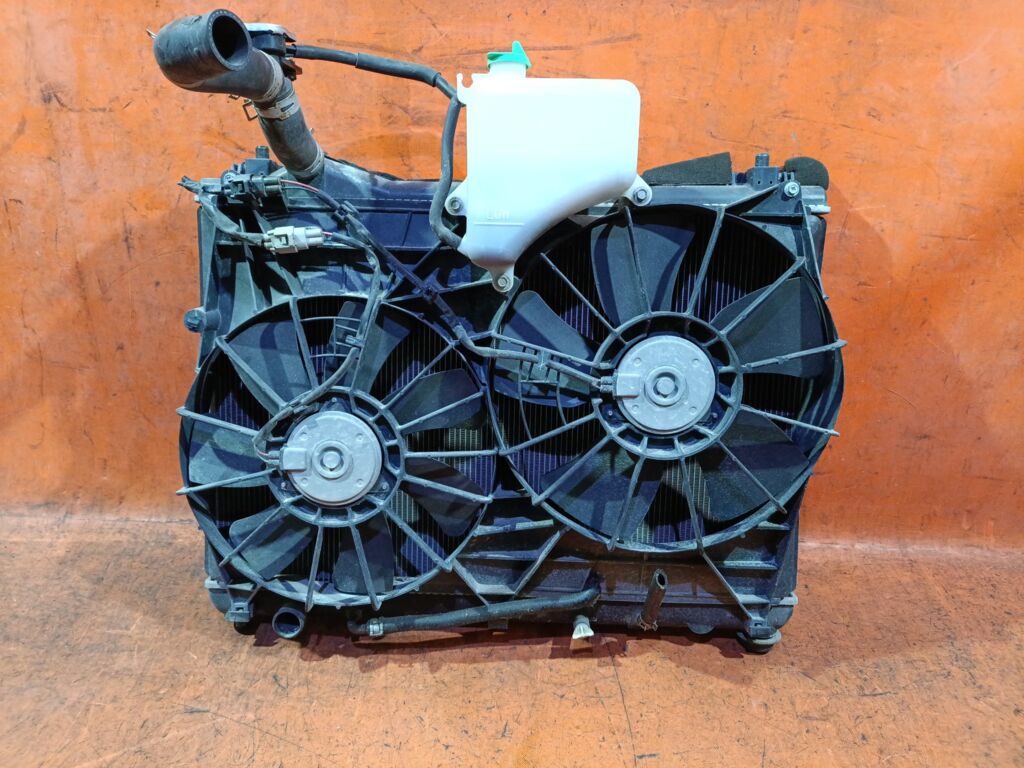 Радиатор ДВС на Suzuki Escudo TDA4W J24B