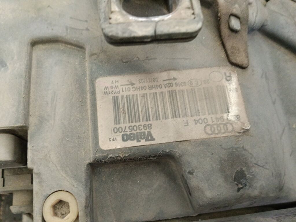 Фара 8E0841004F на Audi A4 8E Фото 2