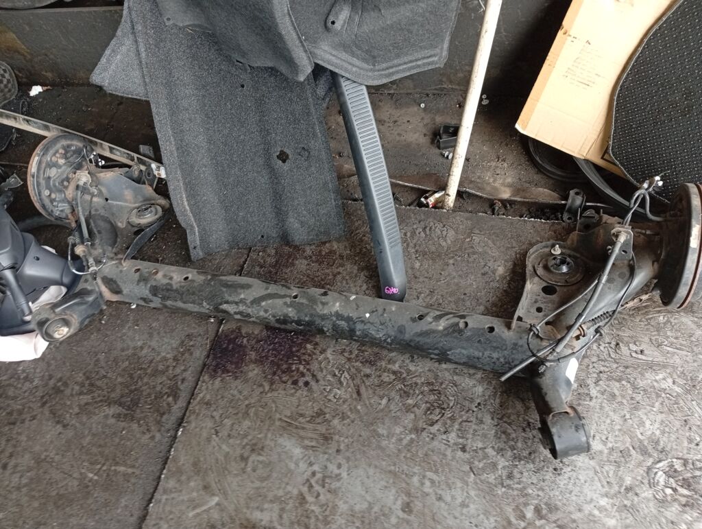 Балка подвески на Mazda Demio DE3FS ZJ-VE, Заднее расположение