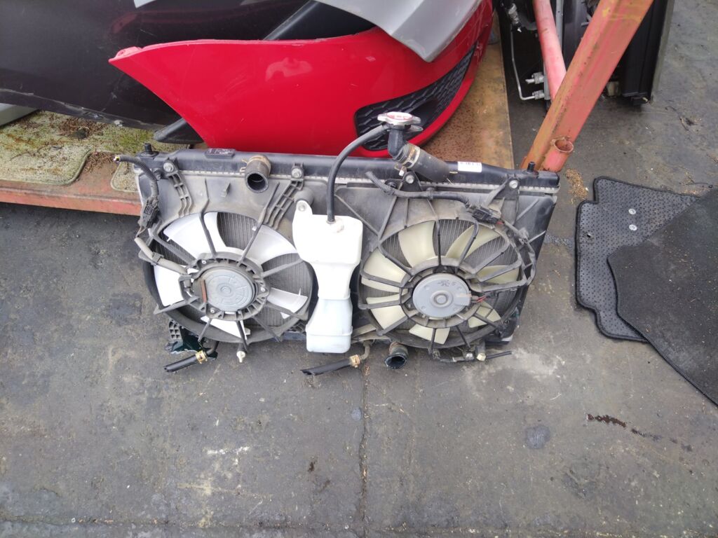 Радиатор ДВС на Honda Freed GB3 L15A