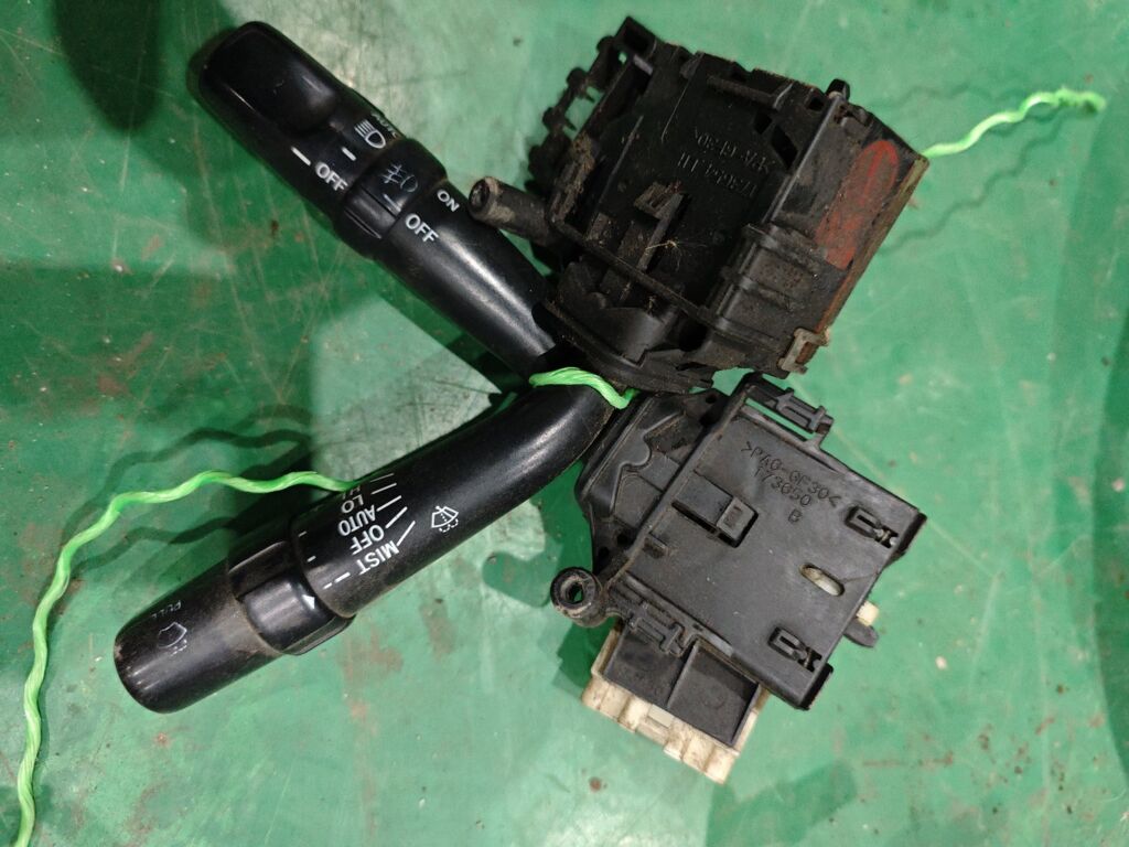 Переключатель поворотов на Toyota Camry ACV30L 84652-33390  84140-48020