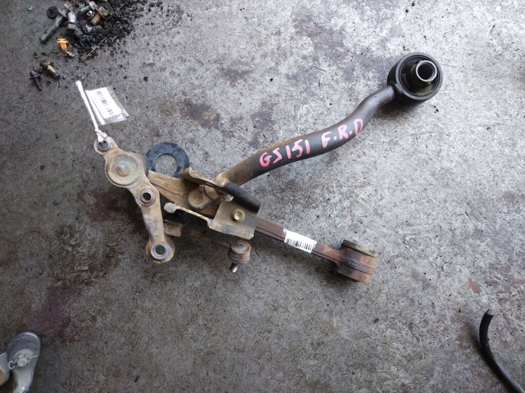 Рычаг на Toyota Crown GS151 1G-FE, Переднее Правое Нижнее расположение